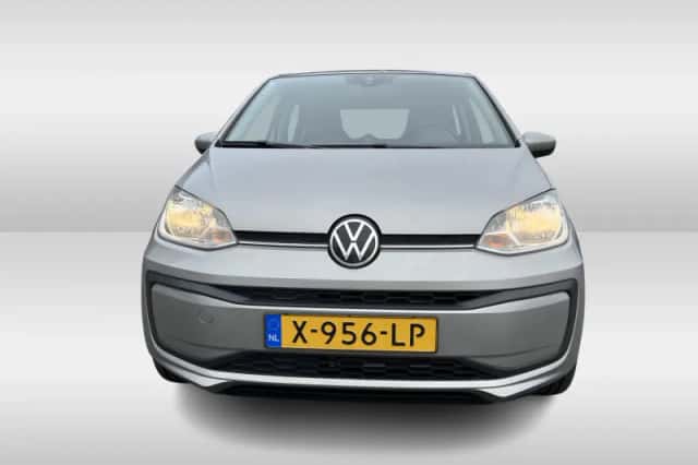 Volkswagen Up! (2023) thumbnail 4