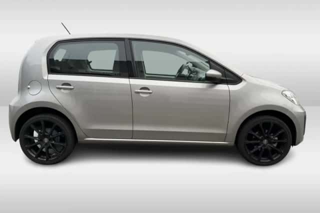 Volkswagen Up! (2023) thumbnail 6