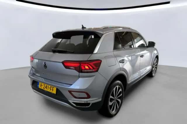 Volkswagen T-Roc (2022) thumbnail 5