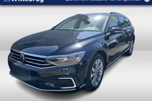 Volkswagen Passat (2022) thumbnail 1