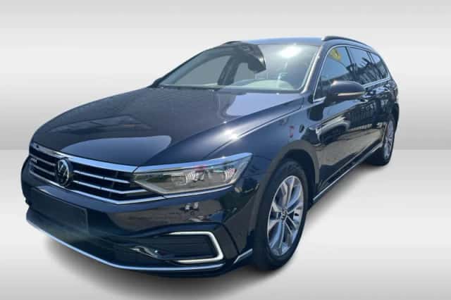 Volkswagen Passat (2022) thumbnail 3