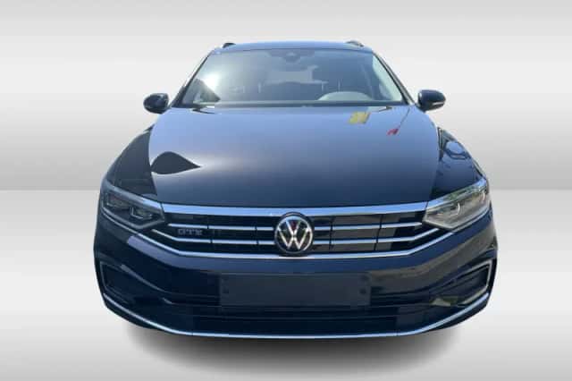 Volkswagen Passat (2022) thumbnail 4