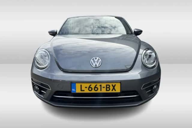 Volkswagen Beetle (2018) thumbnail 4