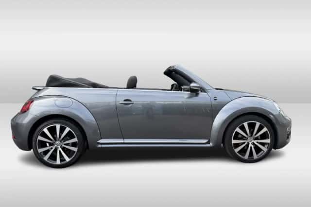 Volkswagen Beetle (2018) thumbnail 6