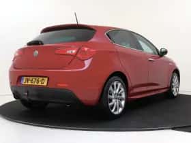 Alfa Romeo Giulietta (2016) thumbnail 11