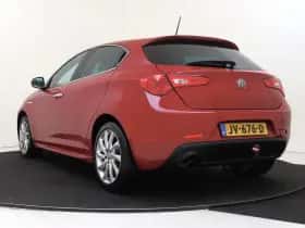 Alfa Romeo Giulietta (2016) thumbnail 4