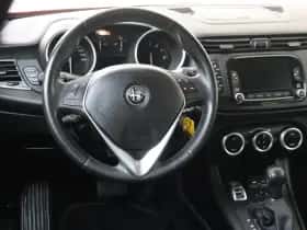 Alfa Romeo Giulietta (2016) thumbnail 6