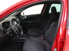 Alfa Romeo Giulietta (2016) thumbnail 10