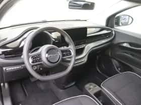 Fiat 500 (2023) thumbnail 4
