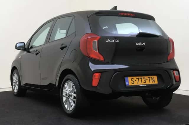 Kia Picanto (2023) thumbnail 4