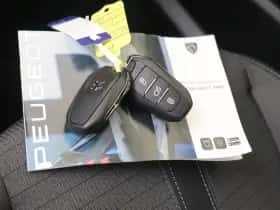 Peugeot e-2008 (2022) thumbnail 24