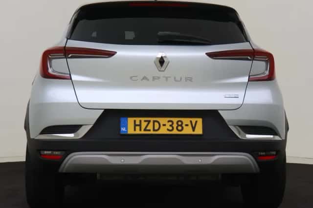 Renault Captur (2021) thumbnail 5