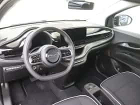 Fiat 500 (2023) thumbnail 4