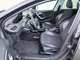 Peugeot 2008 (2018) thumbnail 10