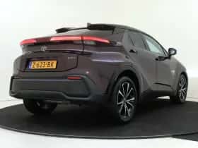 Toyota C-HR (2024) thumbnail 11