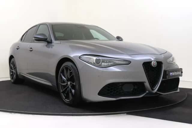 Alfa Romeo Giulia (2020) thumbnail 3