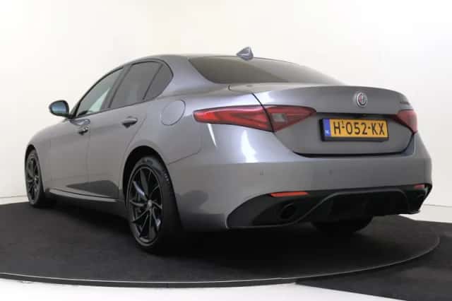 Alfa Romeo Giulia (2020) thumbnail 4