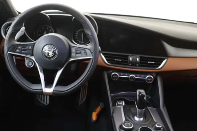 Alfa Romeo Giulia (2020) thumbnail 5