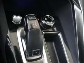 Peugeot 3008 (2020) thumbnail 24