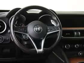 Alfa Romeo Stelvio (2019) thumbnail 6