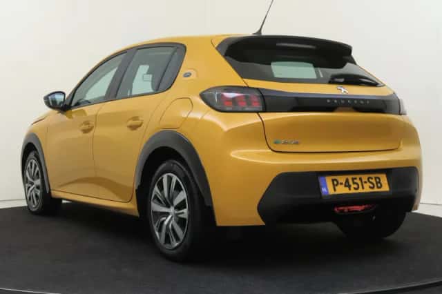 Peugeot e-208 (2022) thumbnail 4