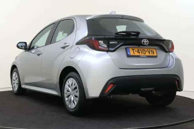 Toyota Yaris (2023) thumbnail 4