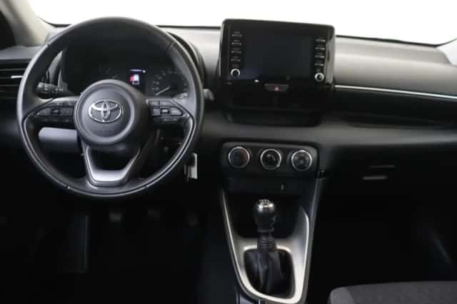 Toyota Yaris (2023) thumbnail 5