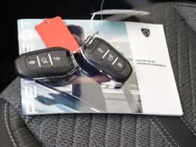 Peugeot e-2008 (2023) thumbnail 26
