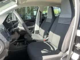 Volkswagen Up! (2018) thumbnail 11