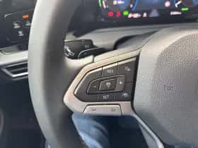 Volkswagen Golf (2021) thumbnail 23