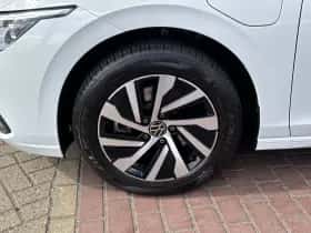 Volkswagen Golf (2021) thumbnail 6