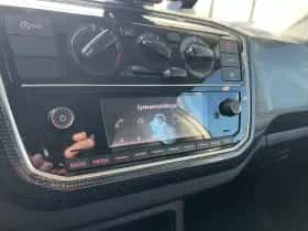 Volkswagen Up! (2023) thumbnail 11