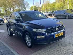 Volkswagen T-Roc (2020) thumbnail 3