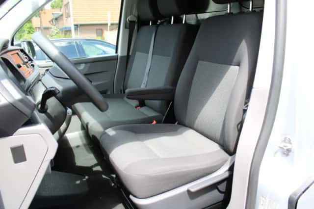 Volkswagen Transporter (2023) thumbnail 4