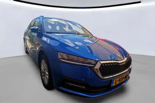 Škoda Octavia (2021) thumbnail 3