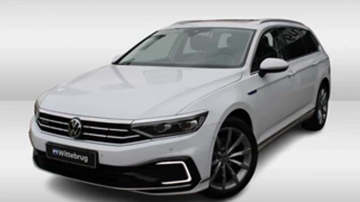 Volkswagen Passat (2022) — foto 1