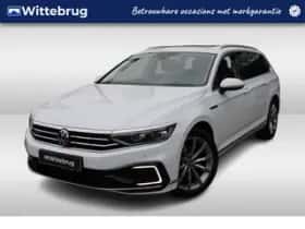 Volkswagen Passat (2022) thumbnail 1