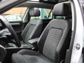Volkswagen Passat (2022) thumbnail 5