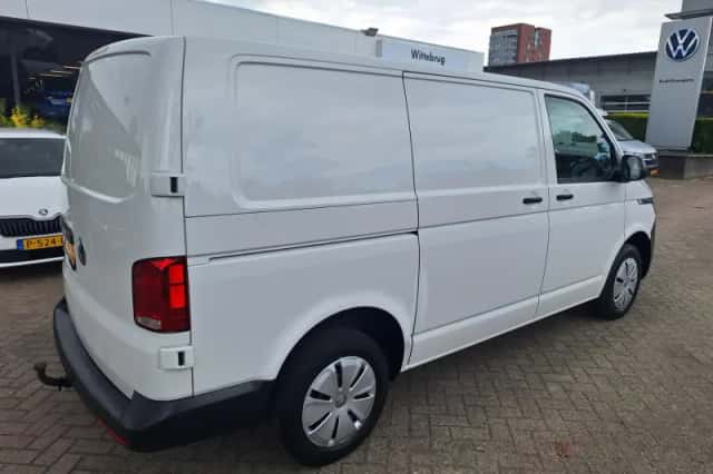 Volkswagen Transporter (2023) thumbnail 5