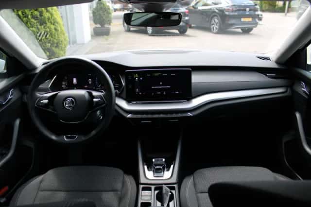 Škoda Octavia (2021) thumbnail 4