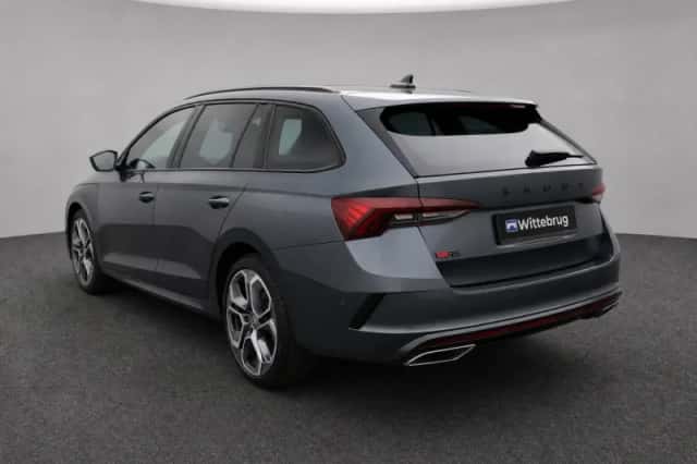 Škoda Octavia (2022) thumbnail 5