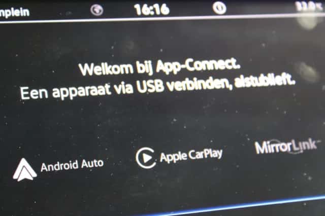 Volkswagen T-Cross (2021) thumbnail 3
