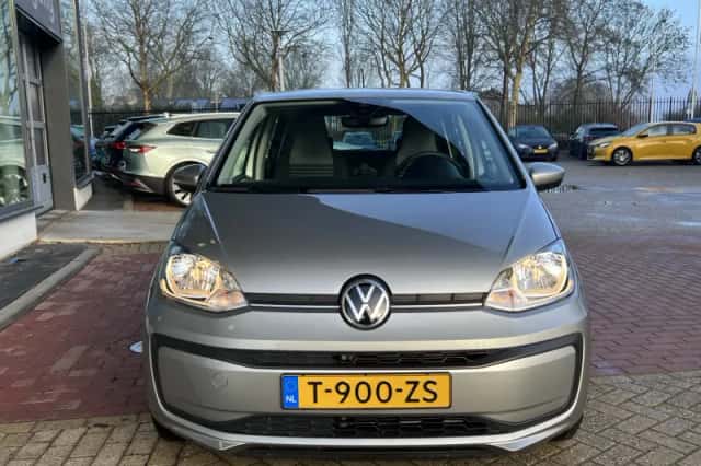 Volkswagen Up! (2023) thumbnail 4