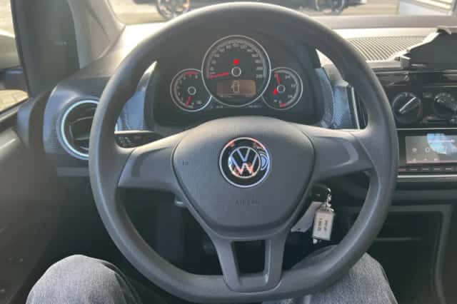 Volkswagen Up! (2023) thumbnail 5
