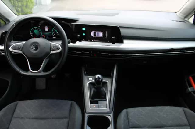 Volkswagen Golf (2021) thumbnail 4