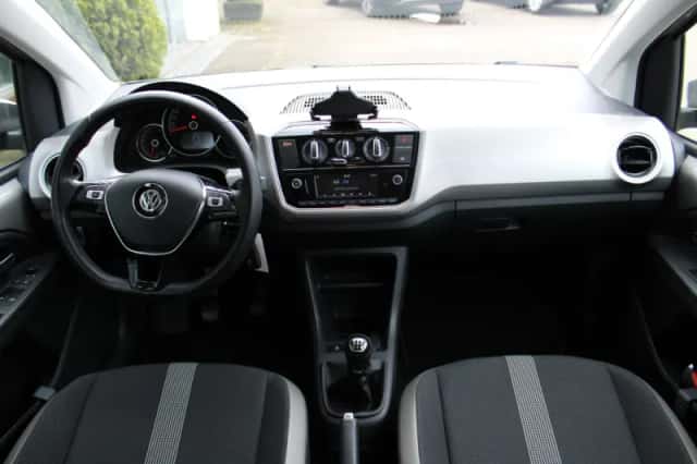 Volkswagen Up! (2019) thumbnail 4