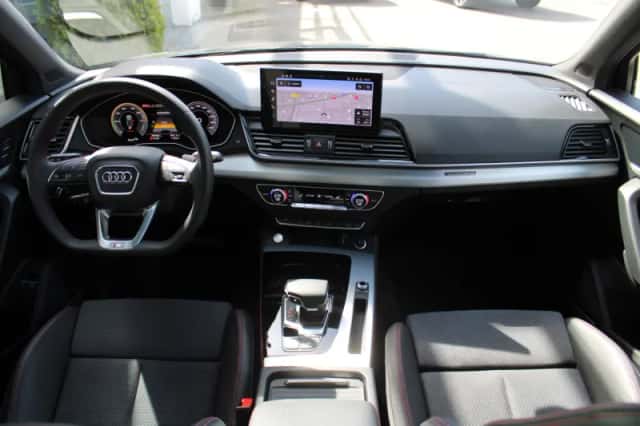 Audi Q5 (2023) thumbnail 4