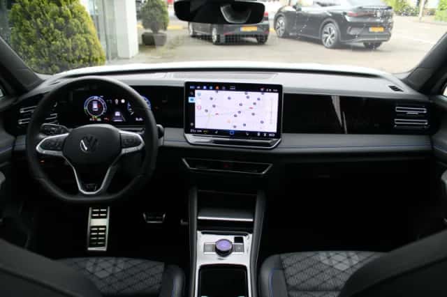 Volkswagen Tiguan (2025) thumbnail 4