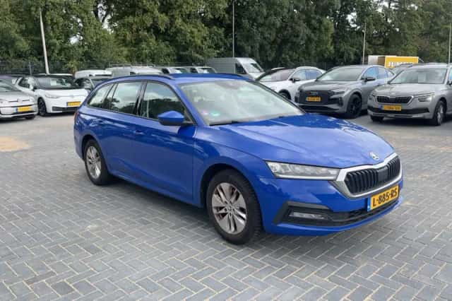 Škoda Octavia (2021) thumbnail 4