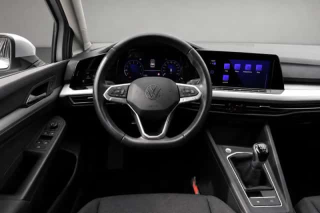 Volkswagen Golf (2023) thumbnail 5